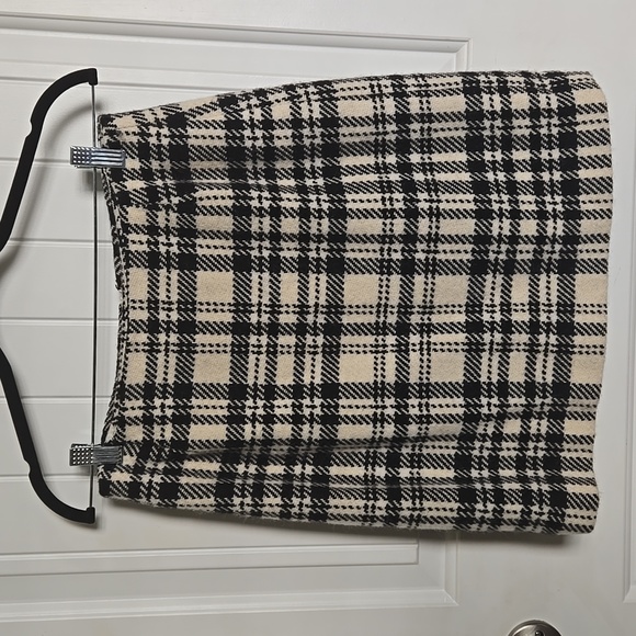 Eddie Bauer Plaid Black and Cream Wool Skirt Preppy Light Academia School Girl - Picture 2 of 6